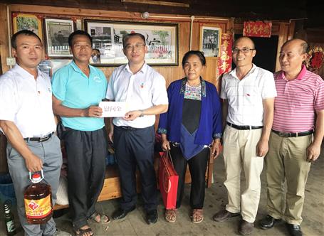 一公司烏杠屯項(xiàng)目部走訪慰問(wèn)貧困戶(hù)